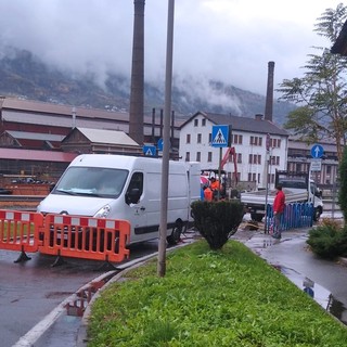 Aosta, perdita d'acqua in via Carrel; traffico in tilt