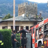 Gressan, brucia tetto di una casa dopo l'esplosione causata dal mix gas/elettricità