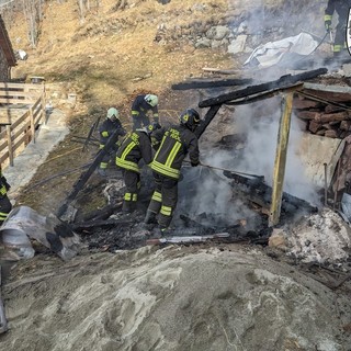 Qui e nell'articolo, i pompieri impegnati a Lillianes e a Gressan