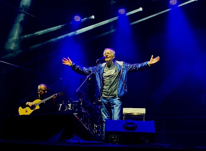 Storie di amore e di lotta nel concerto di Vecchioni al Forte di Bard