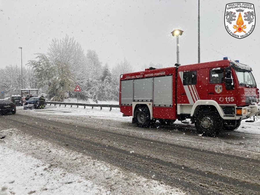 Auto contro sgombraneve sulla statale a St-Pierre, due donne ferite