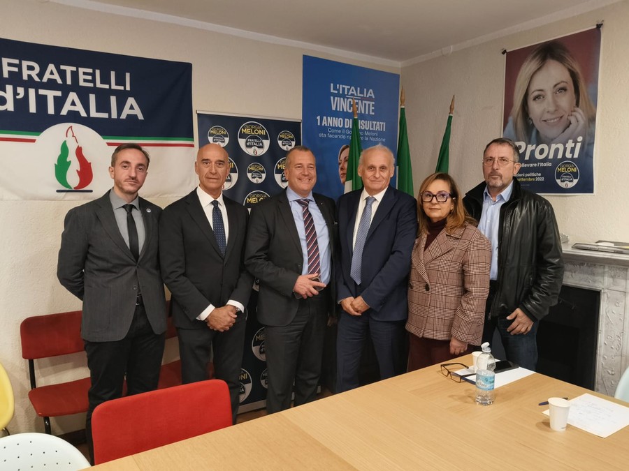 Il deputato Alessandro Urzì (al centro nella foto tra Massimo Lattanzi e Alberto Zucchi) in visita ad Aosta