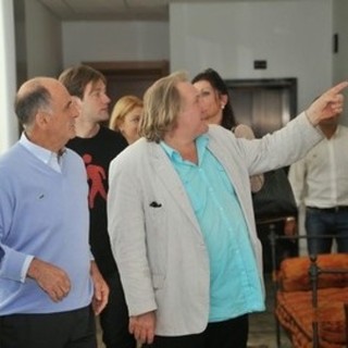 Gérard Dépardieu e lo staff di 'Creators' in visita nel 2014 a Palazzo regionale con il Presidente della Giunta, Augusto Rollandin e l'assessora alla Cultura, Emily Rini