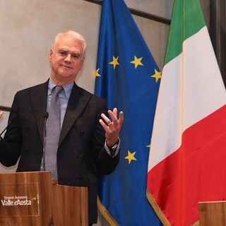 Il ministro Paolo Zangrillo in una recente visita in Valle d'Aosta